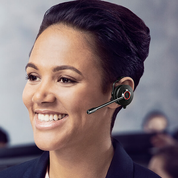 Bleiben Sie flexibel – dank mehr Bewegungsfreiheit. Das Jabra Engage 75 ist das ideale Headset für Nutzer, die sich größtmögliche schnurlose Bewegungsfreiheit, Multi-Geräte-Konnektivität und eine Auswahl an verschiedenen Tragestilen wünschen.